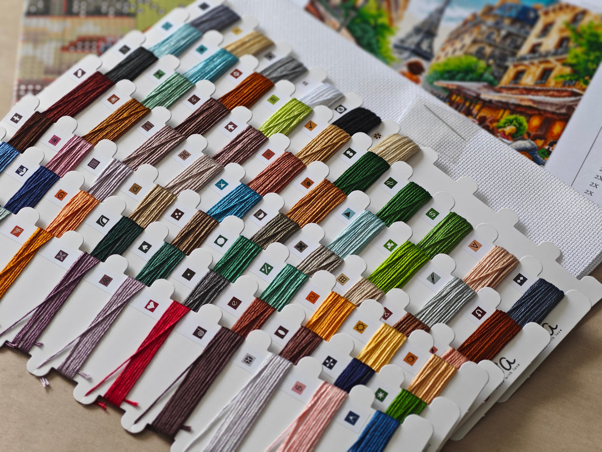 Kit de Punto de Cruz "Desde París con Amor" – AVA P126