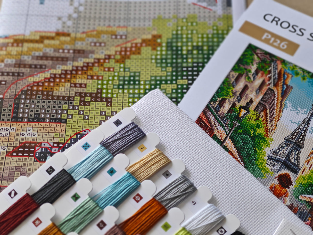 Kit de Punto de Cruz "Desde París con Amor" – AVA P126