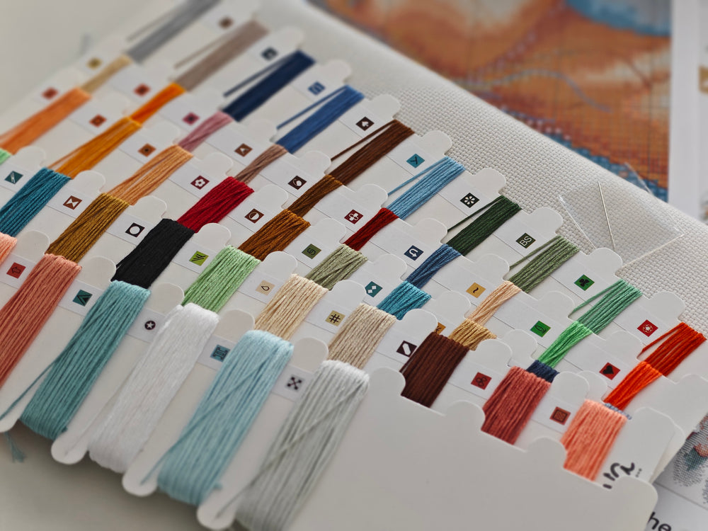 Kit de point de croix « La Dame au jardin » - AVA P148