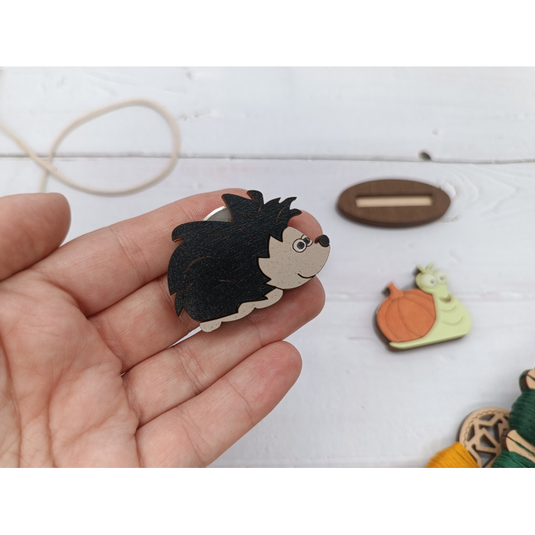 Cortahilos de madera Erizo KF050/3 | Accesorio para bordado y costura