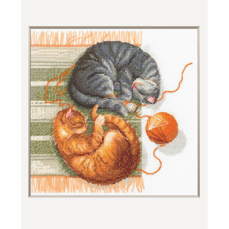 Aine A1035 Cats and Threads Cross Stitch Kit – Cats with Ball of Yarn on Aida 14