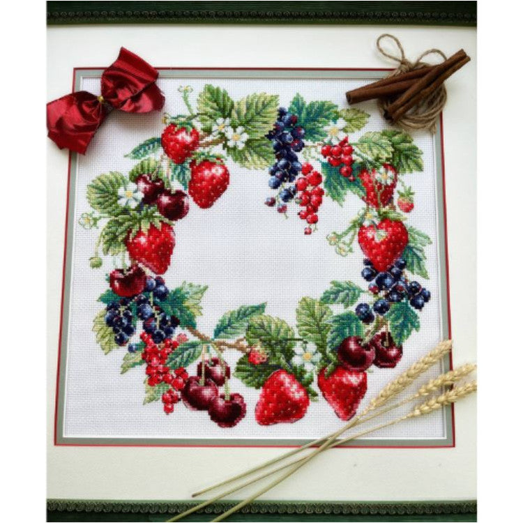 Kit de punto de cruz Riolis 2323 Wreath with Berries, corona de frutos rojos, 30 x 30 cm