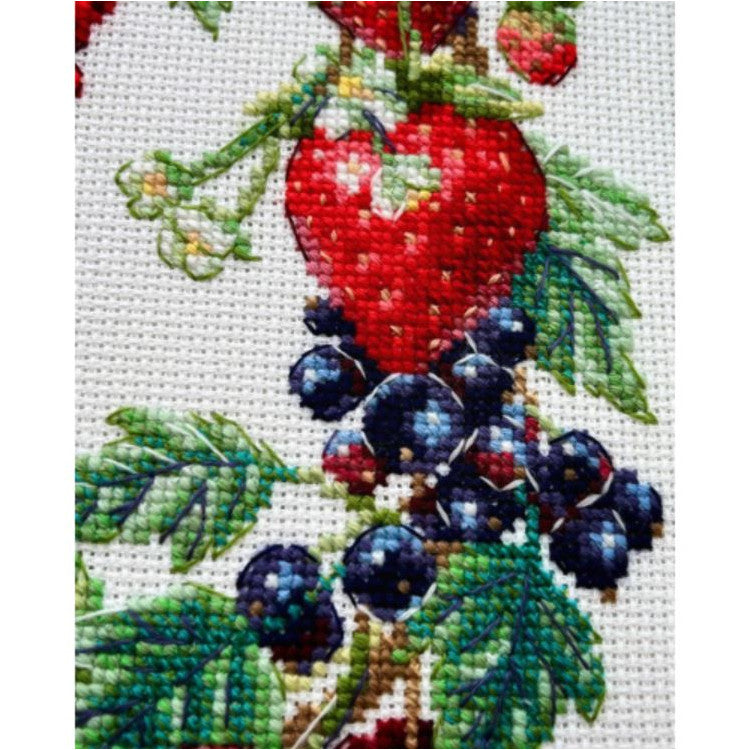 Kit de punto de cruz Riolis 2323 Wreath with Berries, corona de frutos rojos, 30 x 30 cm
