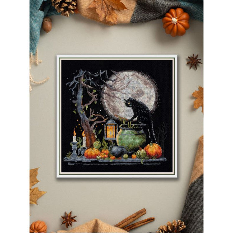 Kit de Punto de Cruz “Love Potion” KLART KL8-576 – Diseño mágico con gato y luna 20x20 cm Aida negra