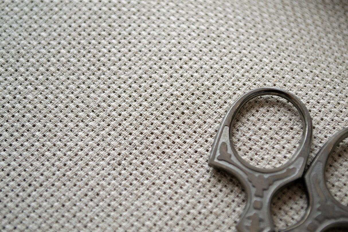 Tela Lino Aida 14 ct de Zweigart con tejido uniforme para bordados precisos