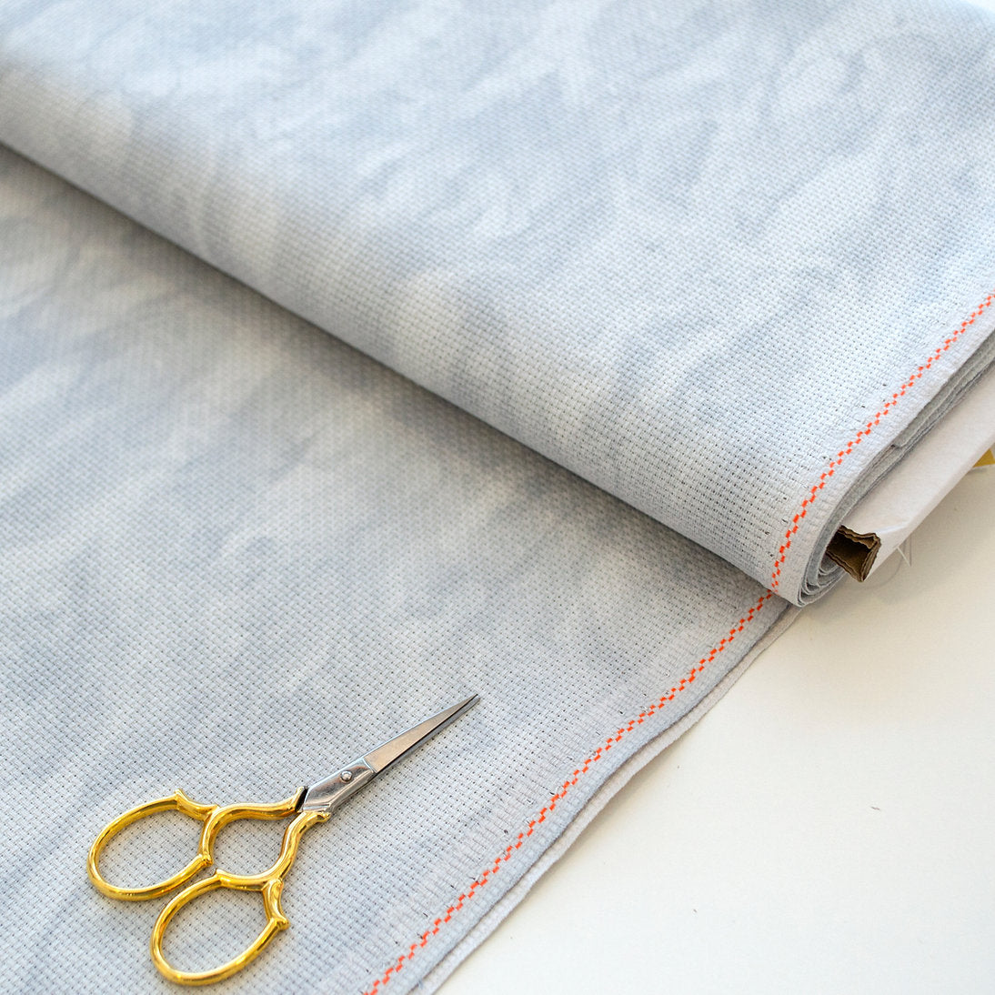 Tela AIDA 14 ct Zweigart marmoleada gris vintage para punto de cruz