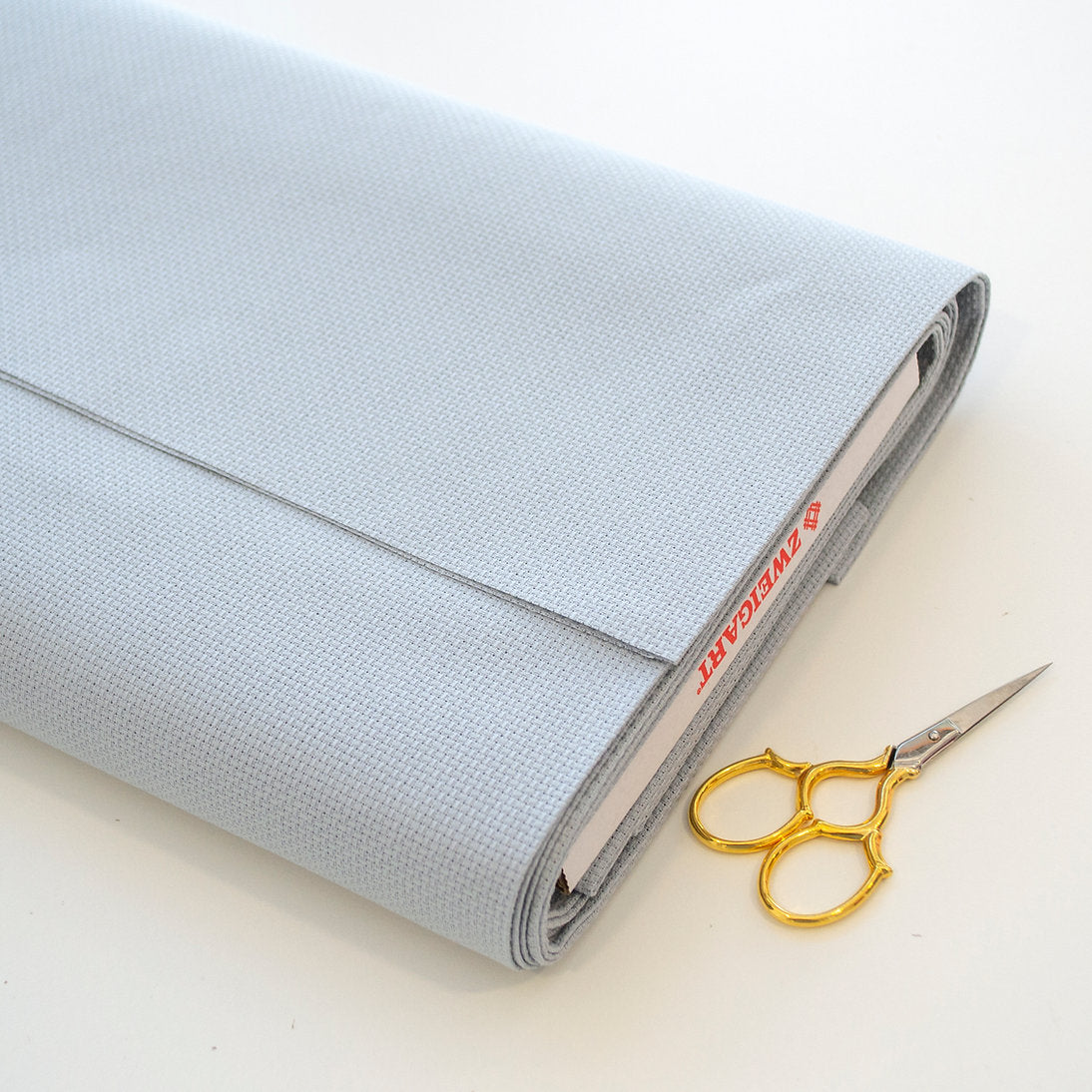 Tela AIDA 14 ct Piedra Zweigart enrollada para bordado