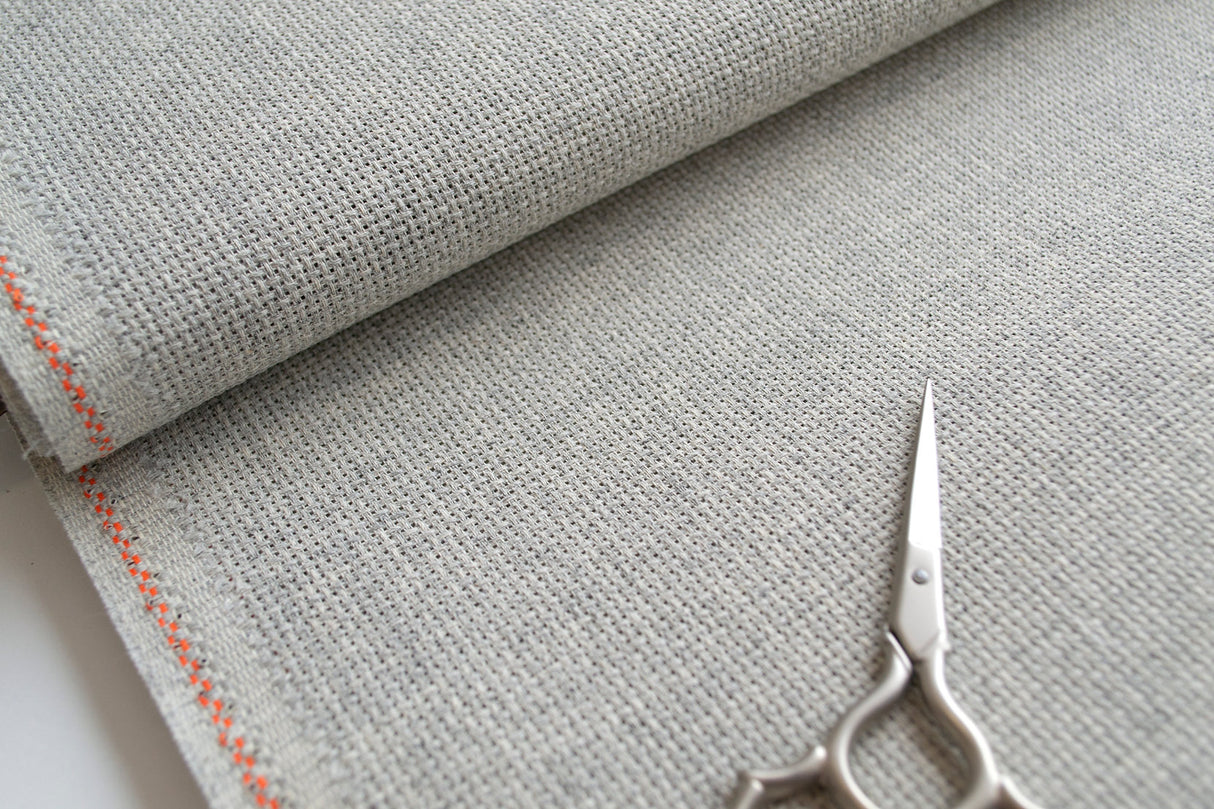 Tela Aida Yorkshire 14 ct de Zweigart en color neutro, perfecta para múltiples diseños