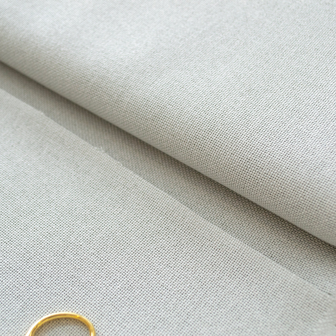 Tela Lugana 28 ct Zweigart Brittney 3270/7095 plegada – grosor y acabado