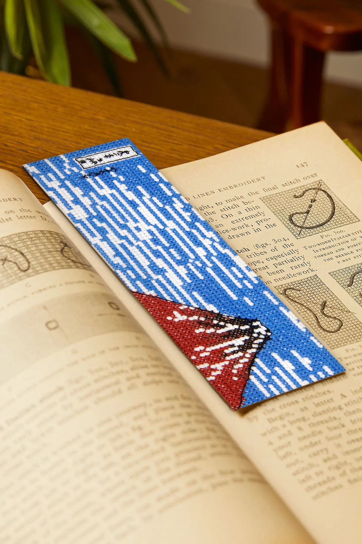 El Fuji Rojo de Katsushika Hokusai – Kit Marcapáginas de Punto de Cruz Avanzado DMC BK1998