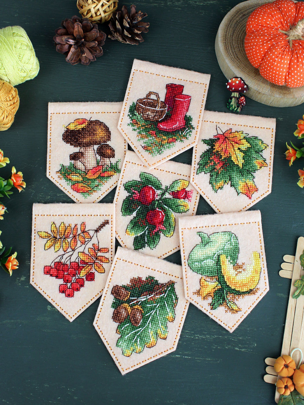 Kit de punto de cruz MP Studia ST-1096 – “Guirnalda otoñal beige (7 banderines)”