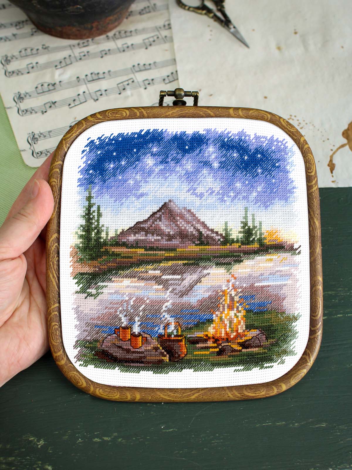 Kit de punto de cruz MP Studia SNV-955 Under the Starry Sky – Bajo el Cielo Estrellado 16x16 cm