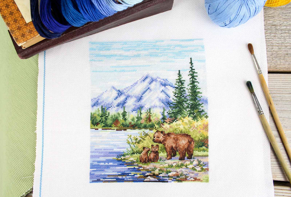 Kit de Punto de Cruz MP Studia SNV-934 – By the Mountain River