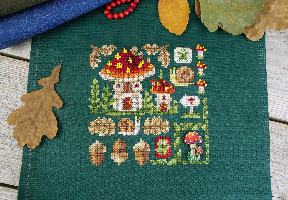 Kit de point de croix « Mini Sampler. Maison d’Amanita » SNV-944