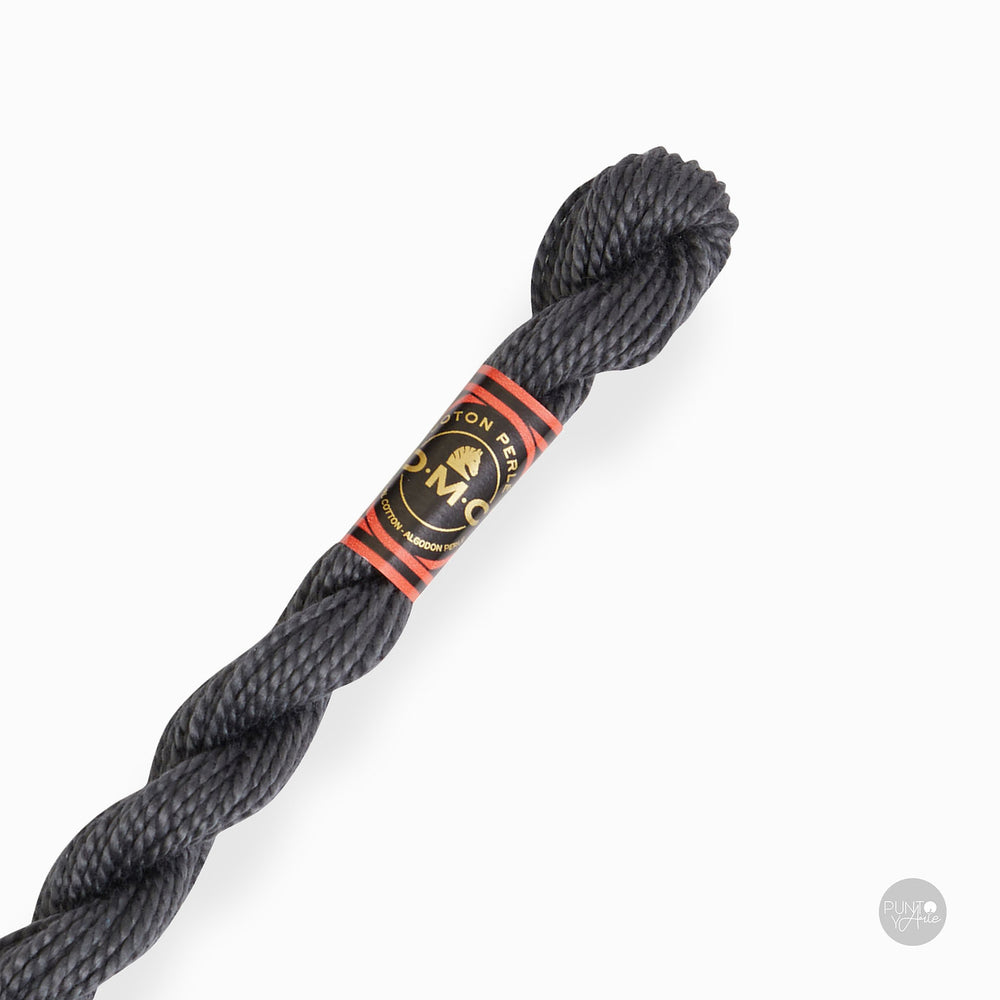 Écheveau de fil de coton Perle DMC épaisseur 3 à 15 m : élégance et polyvalence dans votre broderie