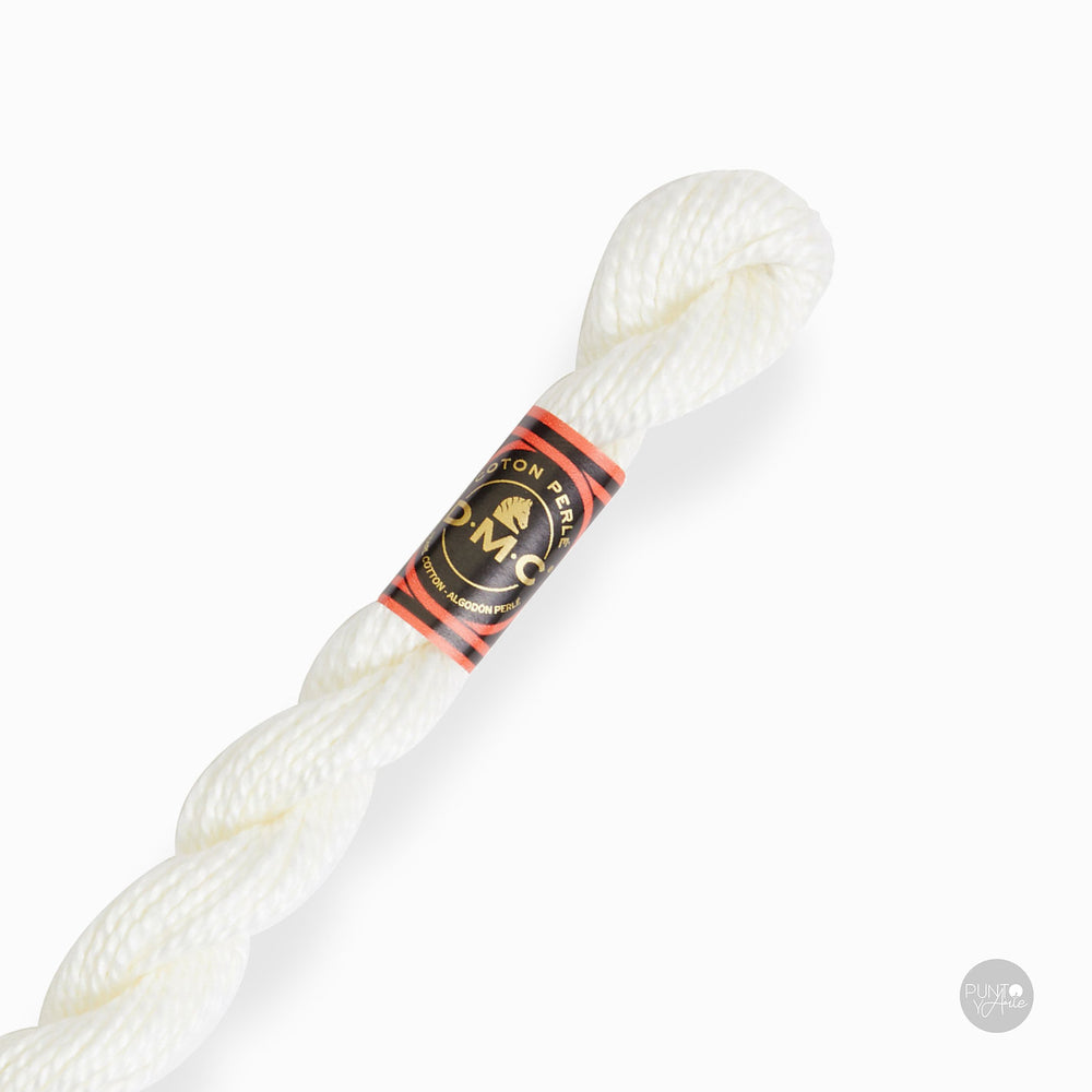 Écheveau de fil de coton Perle DMC épaisseur 3 à 15 m : élégance et polyvalence dans votre broderie