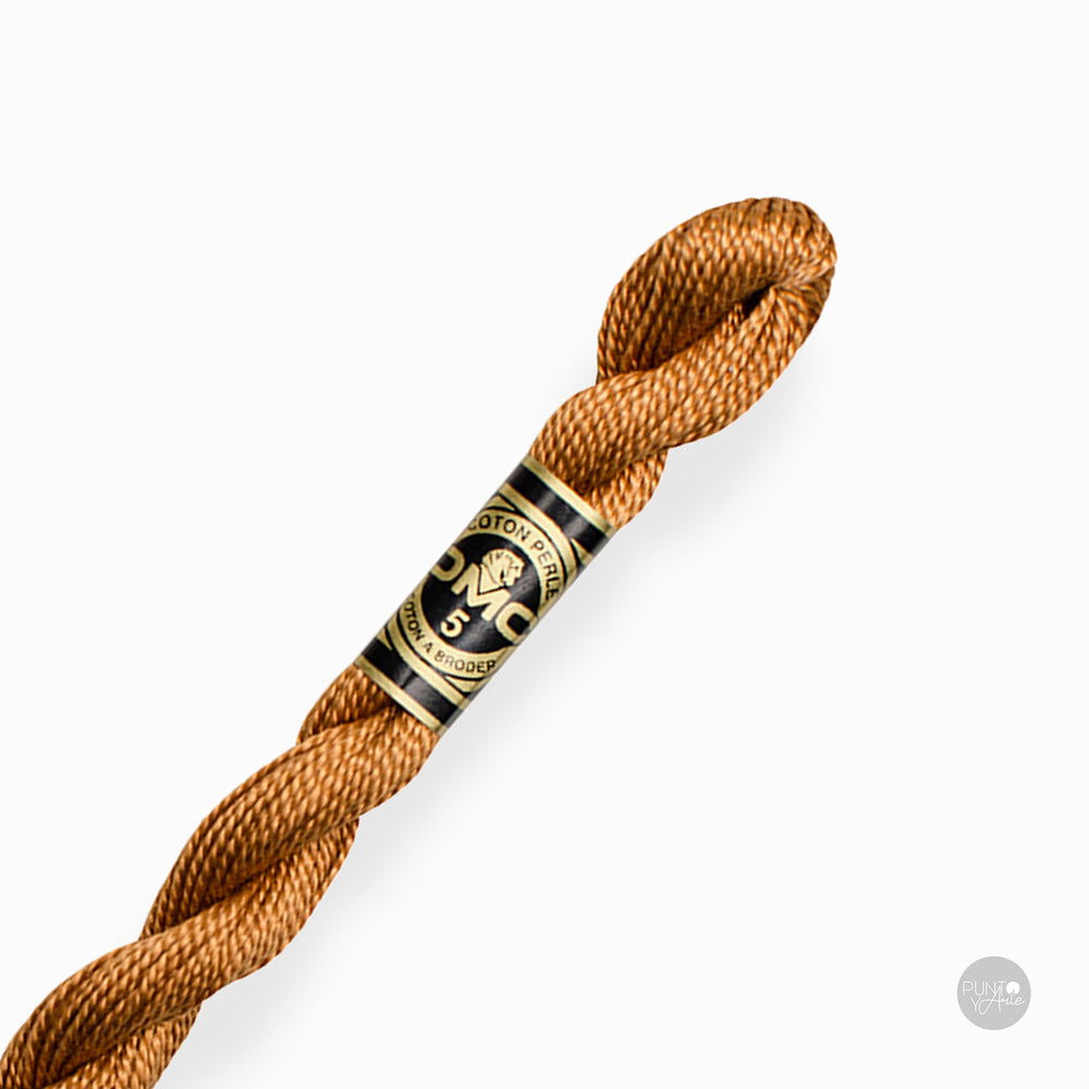 Écheveau de fil de coton Perle DMC épaisseur 3 à 15 m : élégance et polyvalence dans votre broderie
