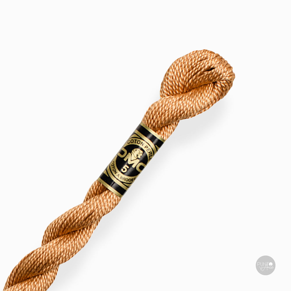 Écheveau de fil de coton Perle DMC épaisseur 3 à 15 m : élégance et polyvalence dans votre broderie