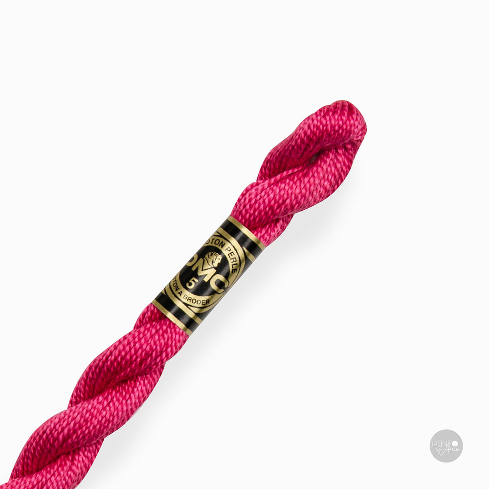 Écheveau de fil de coton Perle DMC épaisseur 3 à 15 m : élégance et polyvalence dans votre broderie
