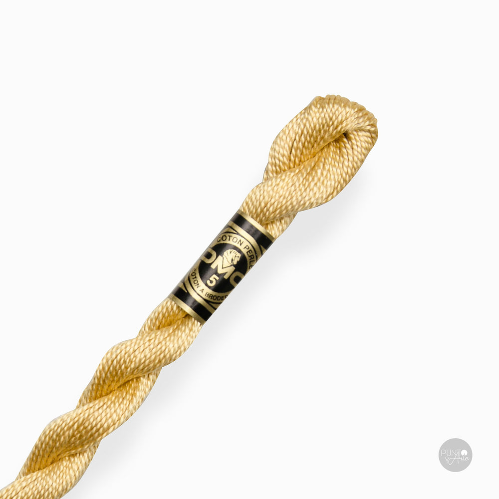 Écheveau de fil de coton Perle DMC épaisseur 3 à 15 m : élégance et polyvalence dans votre broderie