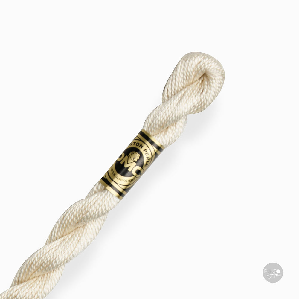 Écheveau de fil de coton Perle DMC épaisseur 3 à 15 m : élégance et polyvalence dans votre broderie