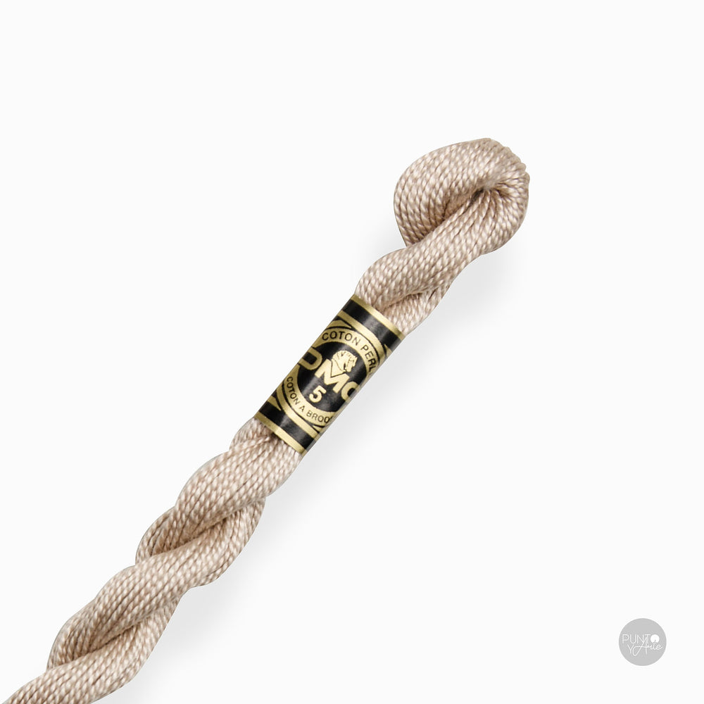 Écheveau de fil de coton Perle DMC épaisseur 3 à 15 m : élégance et polyvalence dans votre broderie