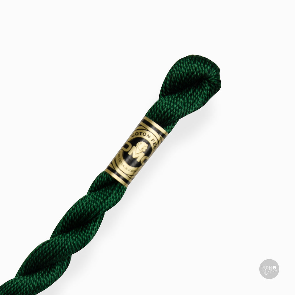 Écheveau de fil de coton Perle DMC épaisseur 3 à 15 m : élégance et polyvalence dans votre broderie