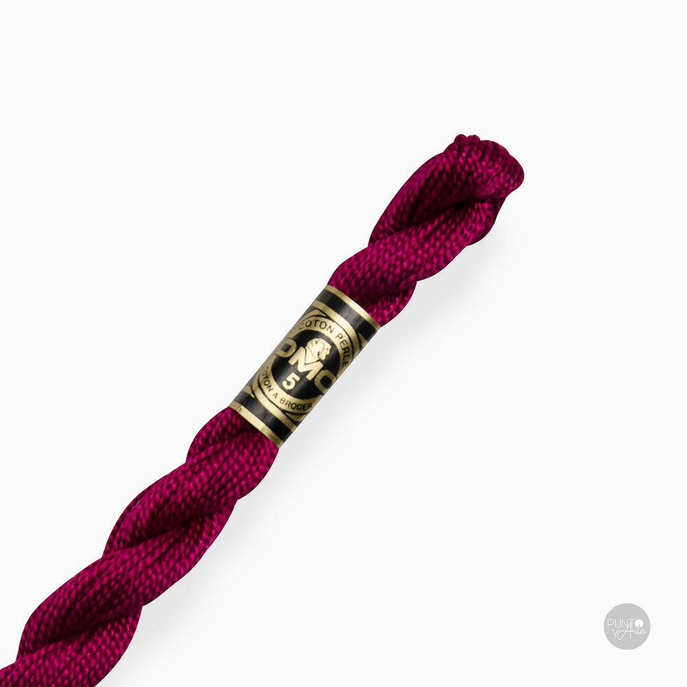 Écheveau de fil de coton Perle DMC épaisseur 3 à 15 m : élégance et polyvalence dans votre broderie