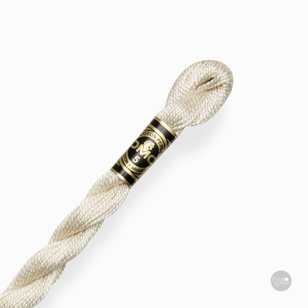 Écheveau de fil de coton Perle DMC épaisseur 3 à 15 m : élégance et polyvalence dans votre broderie