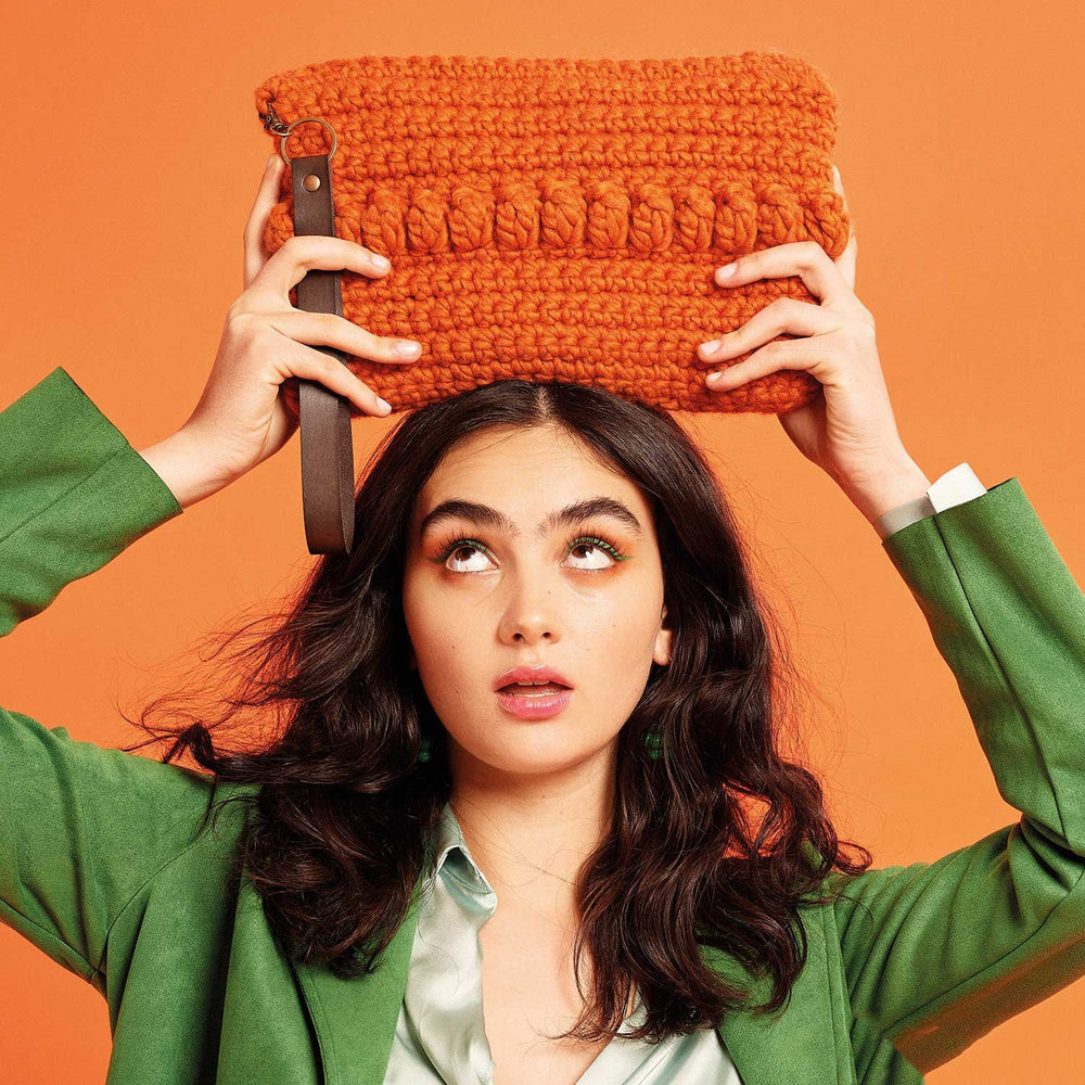 Crochet pattern for Smol clutch with Chunky Wow balls! by Katia