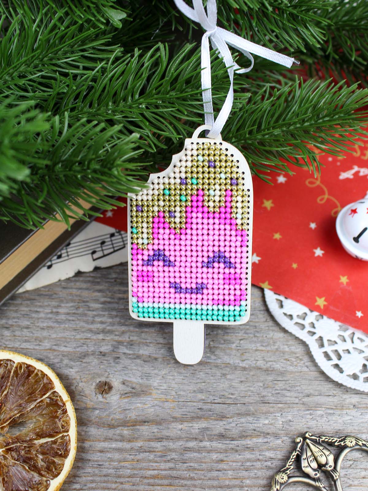 Beaded Kit on Wooden Base "Happy Ice Cream" MP Studia SO-162 - Decoration 9x5 cm