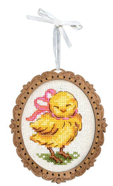 Miniature – Poussin avec nœud – Broderie sur socle en bois MP Studia SO-127
