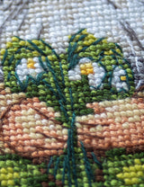 Kit de punto de cruz Aine A1042 – Blossom Gnome, gnomo de primavera, 20 × 20 cm