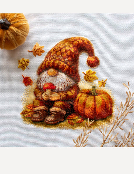 Kit de punto de cruz Aine A1044 – Harvest Gnome, gnomo de otoño, 20 × 20 cm