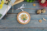 Miniature – Bouquet de jonquilles – Broderie sur socle en bois MP Studia SO-139