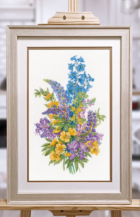 Kit de punto de cruz Lupines Oven 1728 con ramo de flores lupinos en tonos azules, violetas y amarillos sobre tela blanca