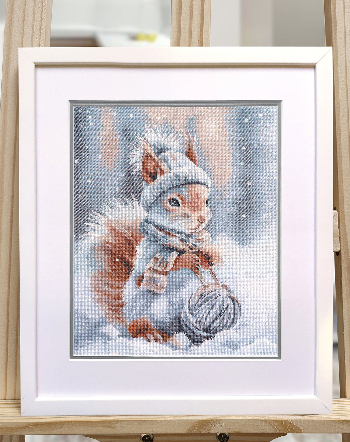 Kit de punto de cruz Oven S1736 Fluffy Little Crafty Squirrel – Ardilla Artesana 23x29 cm