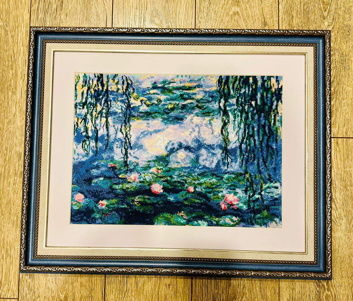 Kit de Bordado de Punto de Cruz - "Water Lilies after C. Monet's Painting" - Riolis 2034 - Punto y Arte