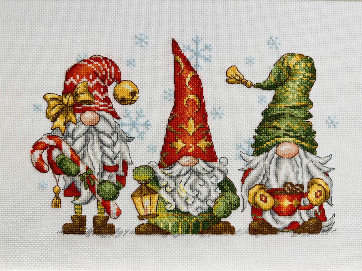 Kit de Punto de Cruz "Jolly Gnomes" Riolis 2234 - Punto y Arte