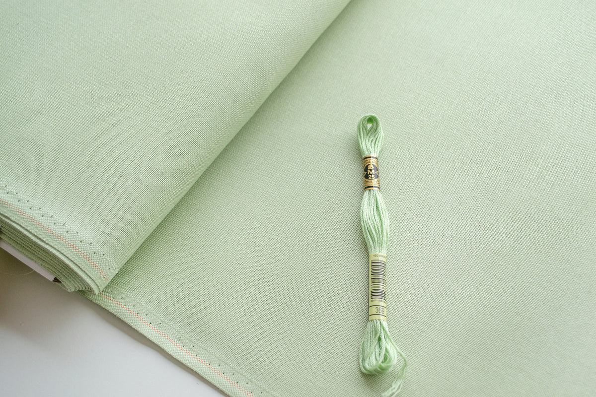 Hilo DMC sobre tela Murano Lugana 32 ct Green Zweigart