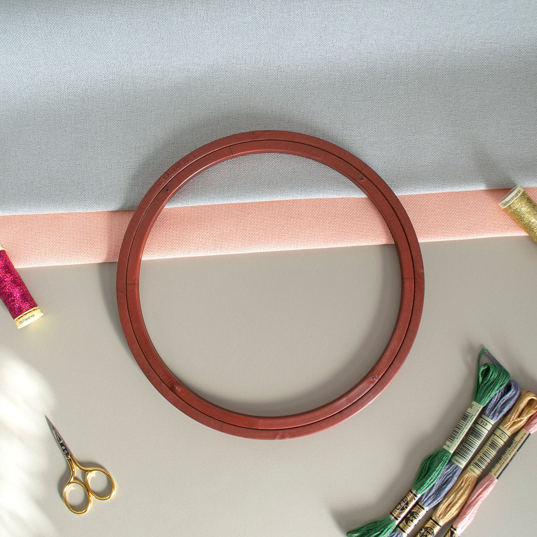 170 Nurge Screwless Plastic Hoop Frame: Lightness and Firmness in Your Embroidery Projects