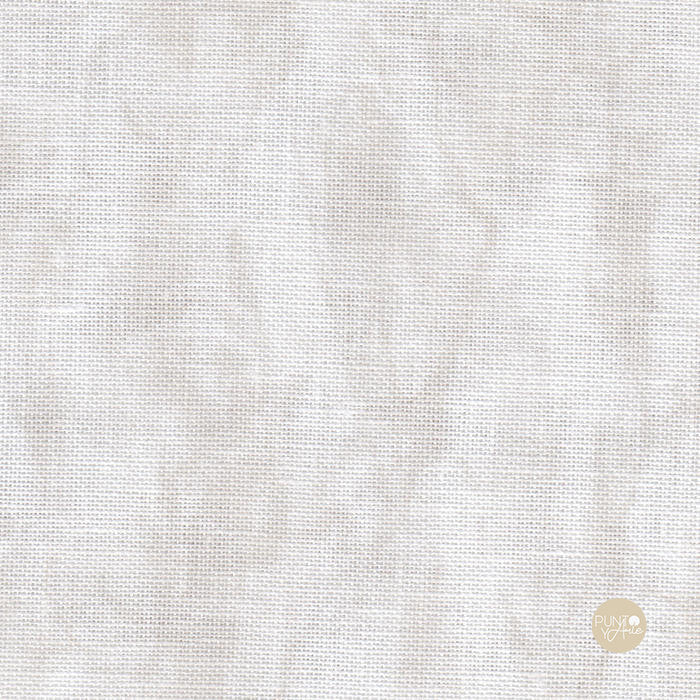 Tela Zweigart Newcastle 40 ct Vintage color natural con textura uniforme para punto de cruz detallado