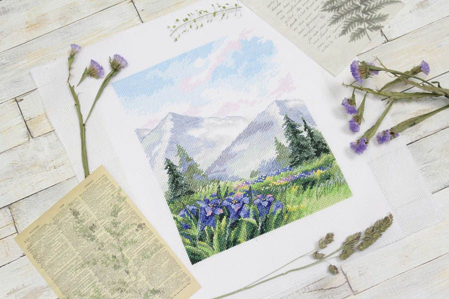 Cross Stitch Kit 'Walk to the mountains' - SNV-829 MP Studia