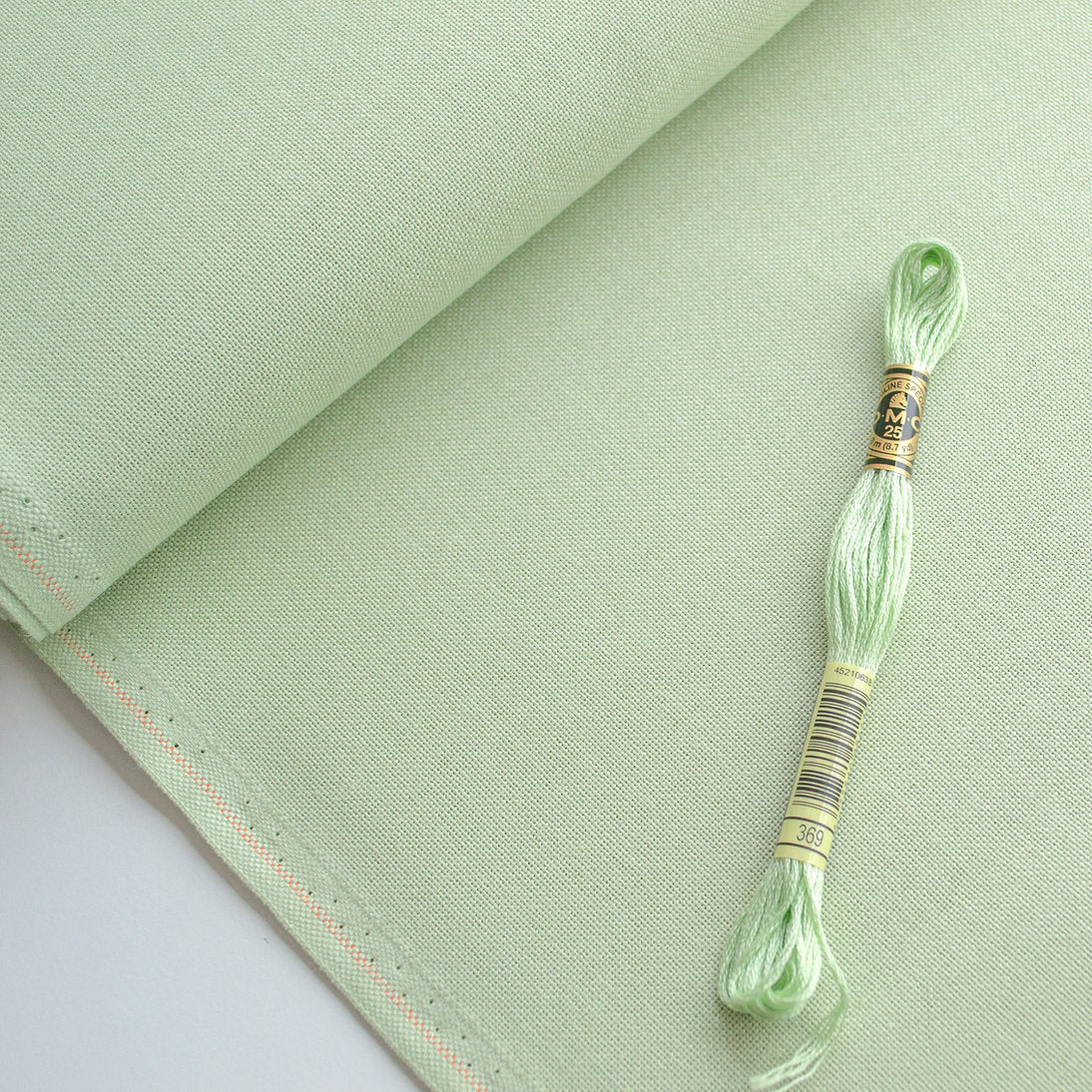 Tela Murano Lugana 32 ct Green Zweigart 3984/6083 para punto de cruz