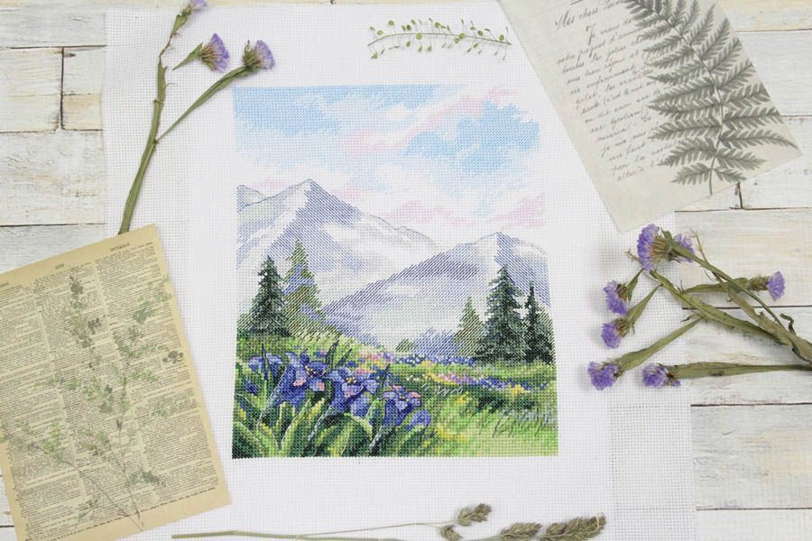 Cross Stitch Kit 'Walk to the mountains' - SNV-829 MP Studia