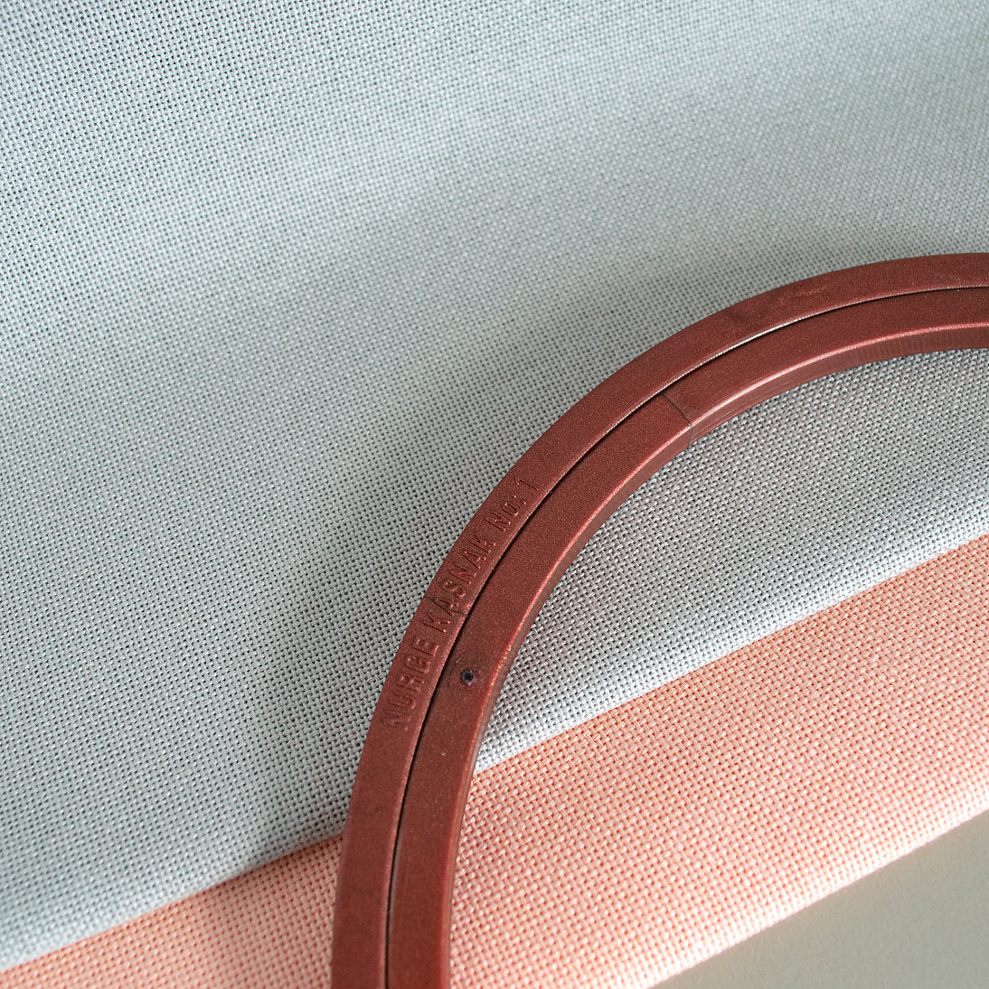 170 Nurge Screwless Plastic Hoop Frame: Lightness and Firmness in Your Embroidery Projects