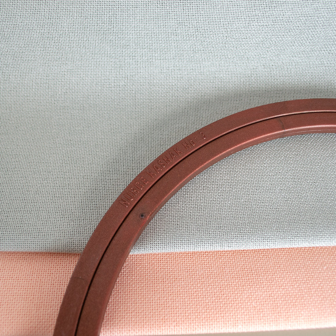 170 Nurge Screwless Plastic Hoop Frame: Lightness and Firmness in Your Embroidery Projects