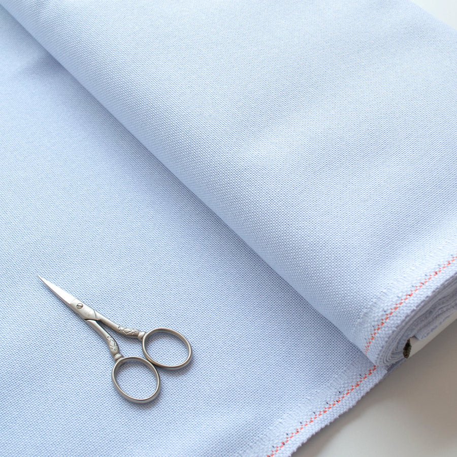 Tela Lugana 25 ct Zweigart Little Boy Blue 3835/513 en color azul claro para punto de cruz y bordado