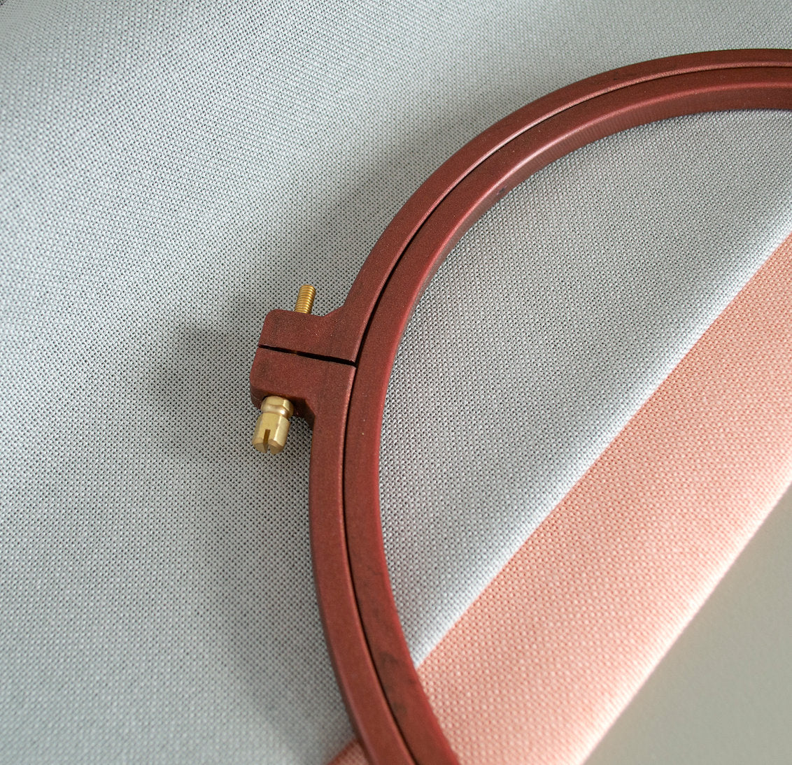 Plastic Hoop Frame with Nurge Clip: Your Light and Firm Companion for Impeccable Embroidery