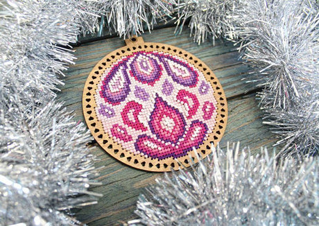 Mysterious Patterns. Christmas Ornament - SO-086 MP Studia - Kit with beads
